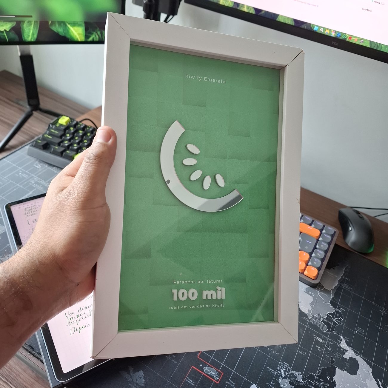 Placa de R$ 100 mil de faturamento